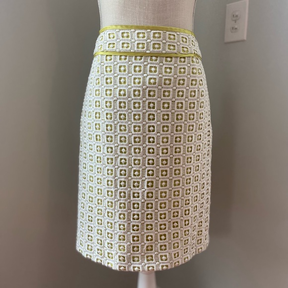Antonio Melani Off White Geo Lace Pencil Skirt w Chartreuse Satin Lining - Picture 1 of 5